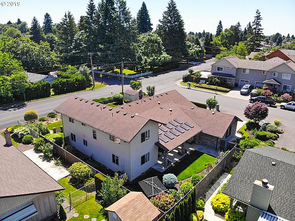 4th image of 3910 NE 52nd St