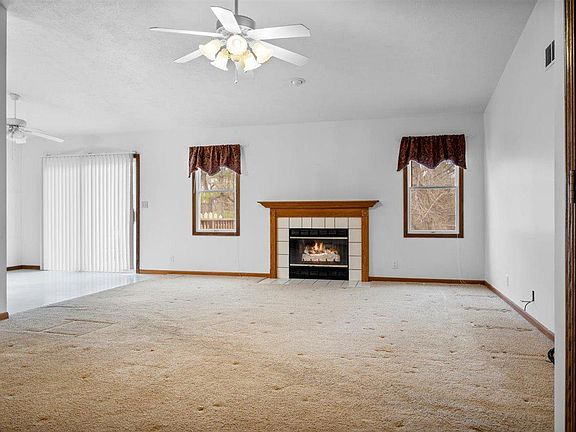 4th image of 12 Strawberry Ln