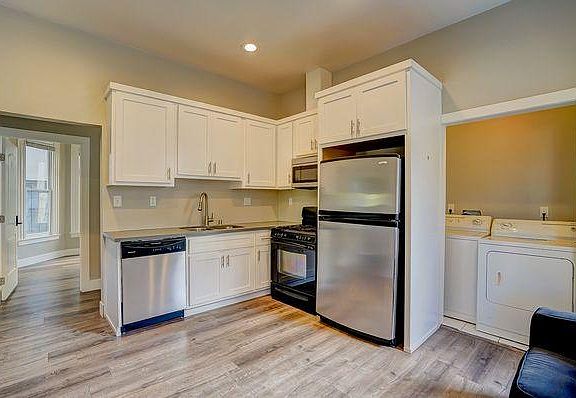 4th image of 1032 W 22nd St #8161377bf