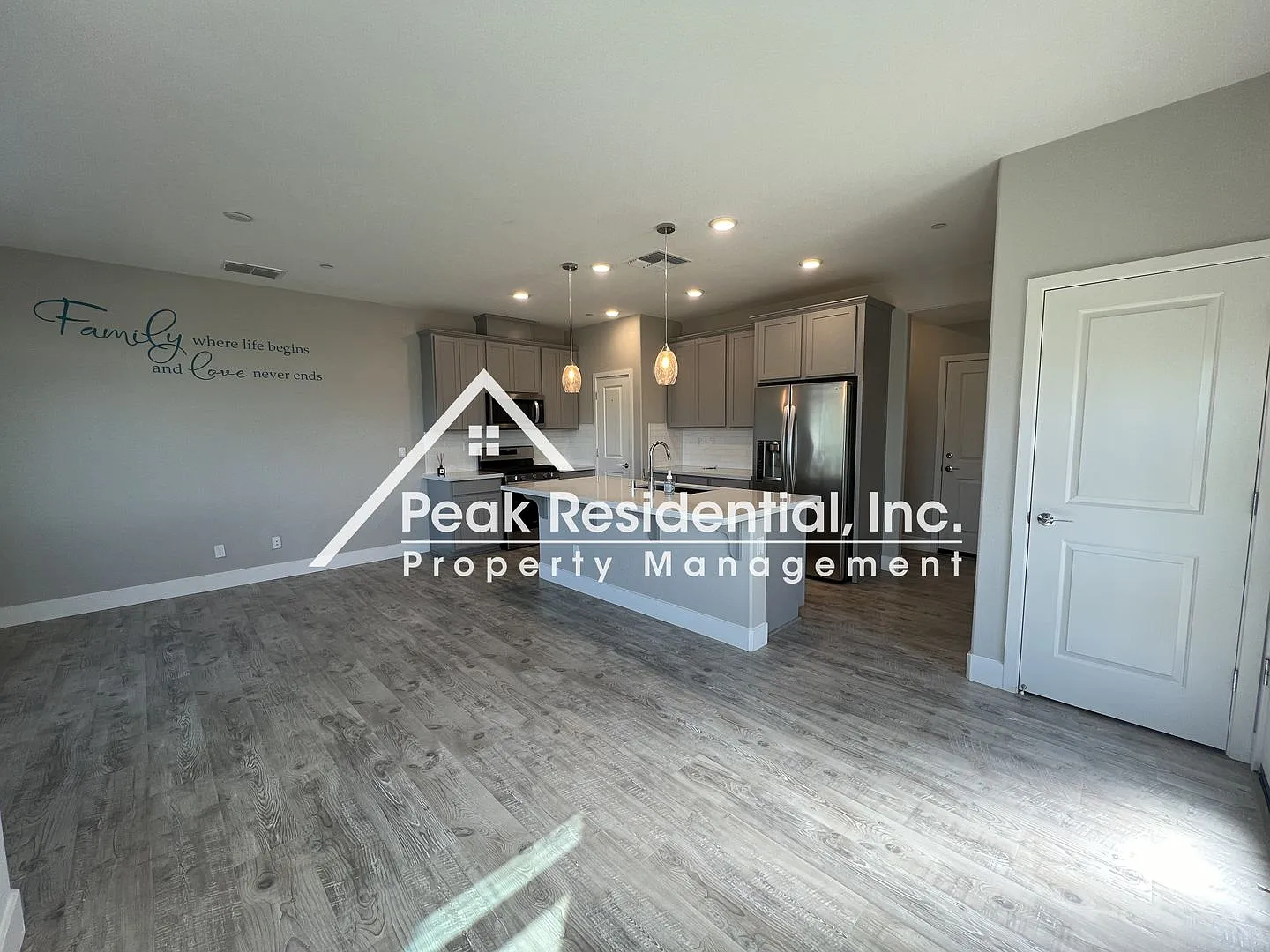 Wonderful 3bd/2.5ba North Natomas Townhouse — Photo 4