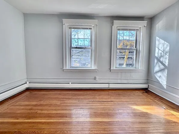 1375 Chapel Street, 1375 Chapel St APT 7, New Haven, CT 06511