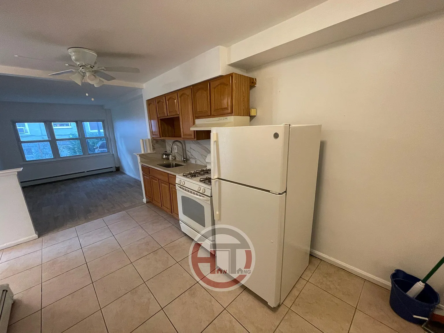 2 bed, 650 sqft, $2,050 — Photo 2