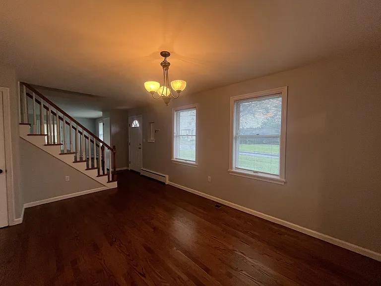 335 Maple St — Photo 9