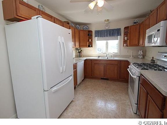 4th image of 6179 Holly Creek Dr