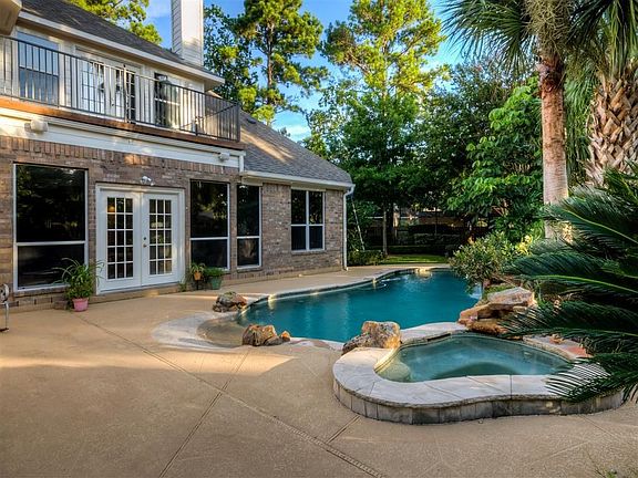 2nd image of 806 Hidden Creek Ln