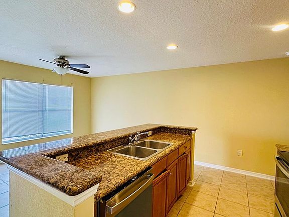 4th image of 131 Melissa Pl