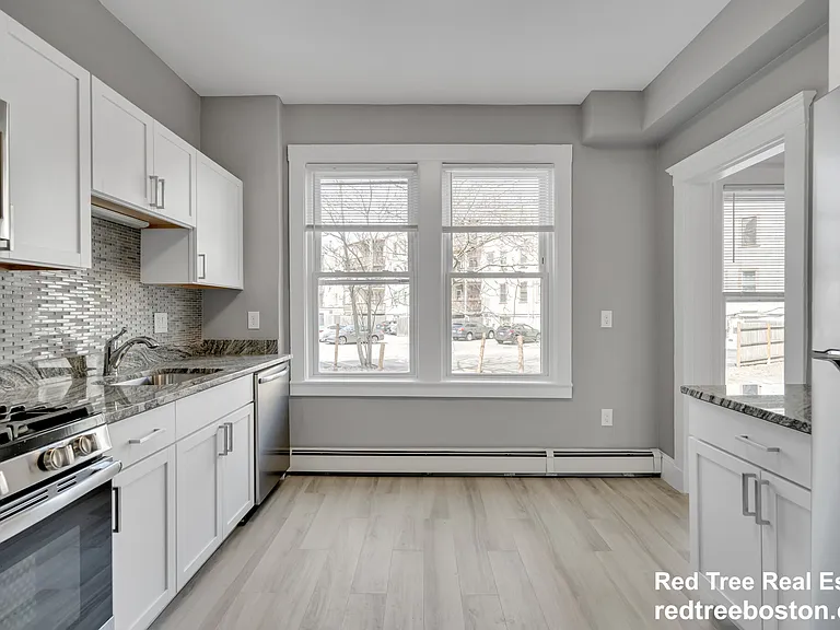142 Sutherland Rd #1 — Photo 8