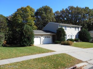 2468 Meadow Hills Dr SW, Rochester, MN 55902