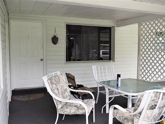 Front seating area, front door