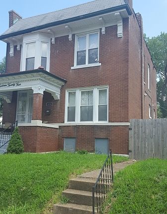 4th image of 1424 Blackstone Ave