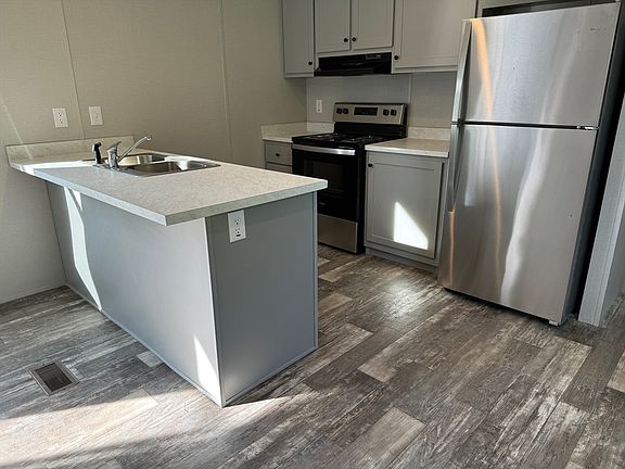 4th image of 24 Vaillancourt Dr
