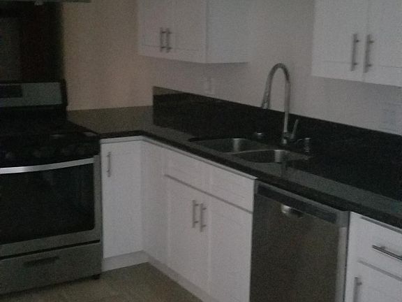 4th image of 7944 Fountain Ave