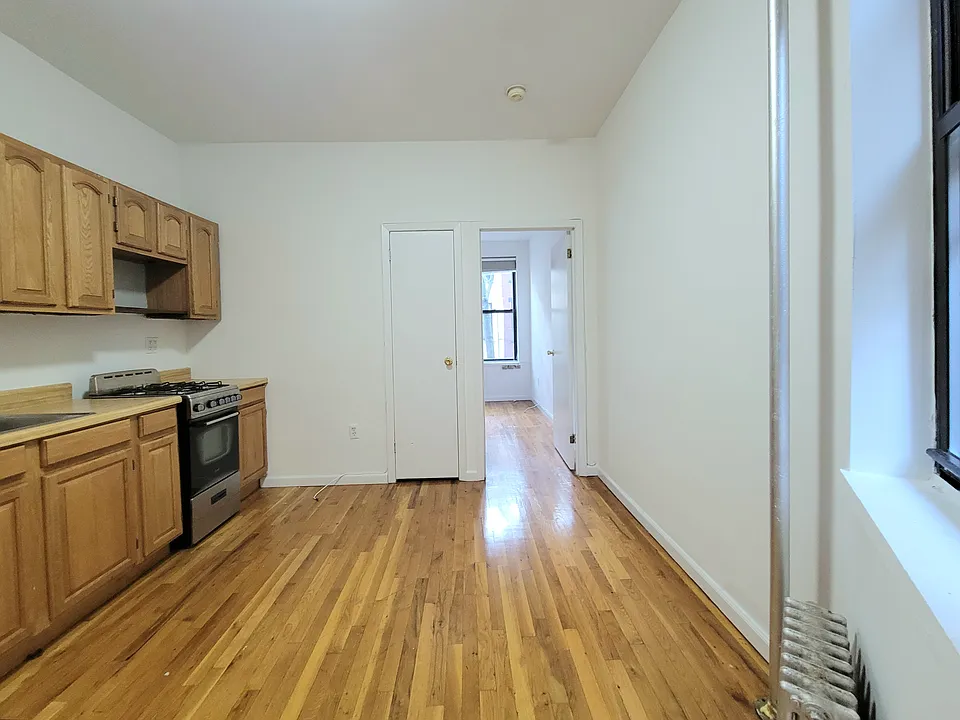 126 E 4th St #16