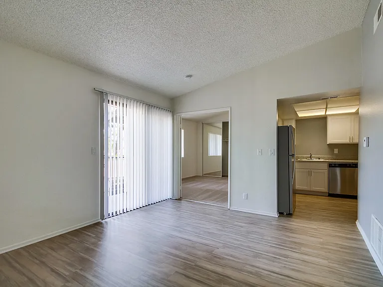 Harbor Cliff Apartments — Photo 12