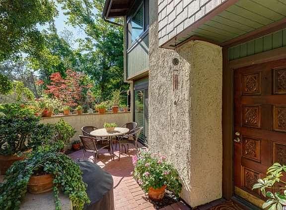 3rd image of 610 Garfield Ave