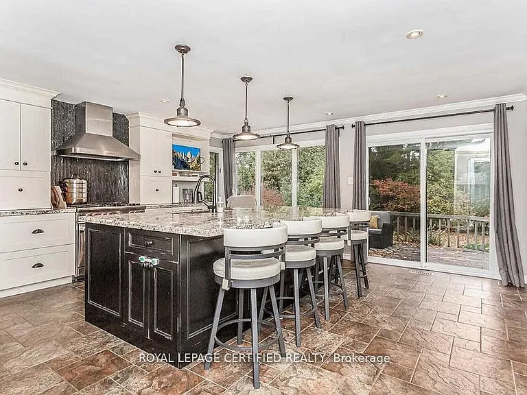 1466 Seagram Ave — Photo 8