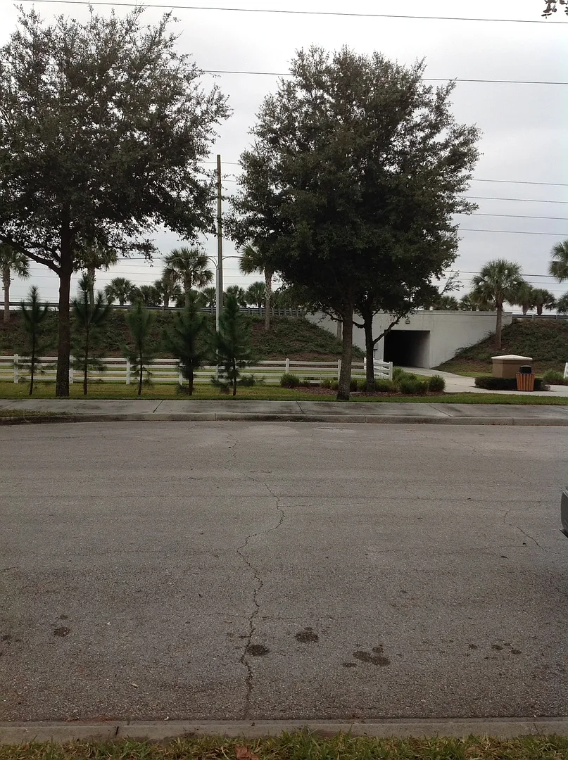 3/2.5 Condo in Harmony w/ 2 Car Garage — Photo 2
