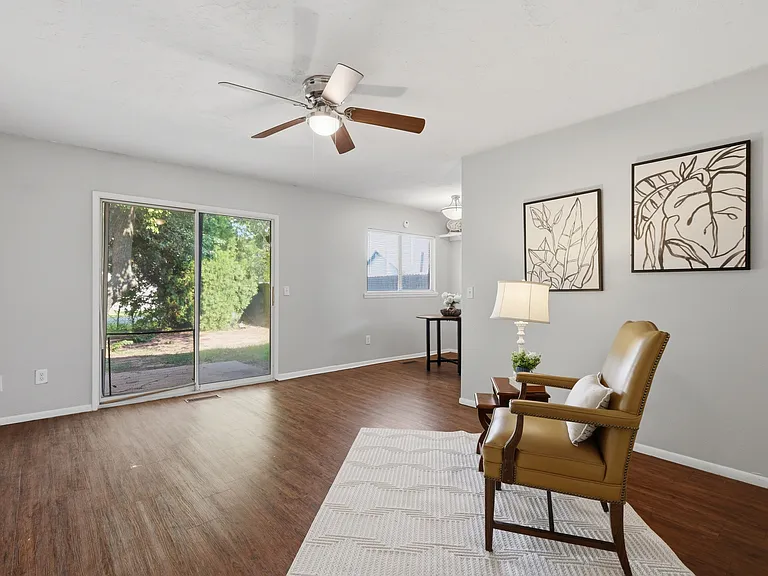 905 Craig Dr — Photo 2