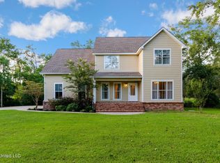 2152 Longfellow Rd, Bay St Louis, MS 39520