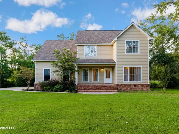 2152 Longfellow Rd, Bay St Louis, MS 39520