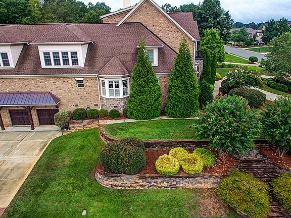 3rd image of 1408 Venetian Way Dr