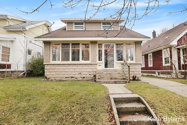 1st image of 138 Arthur Ave SE