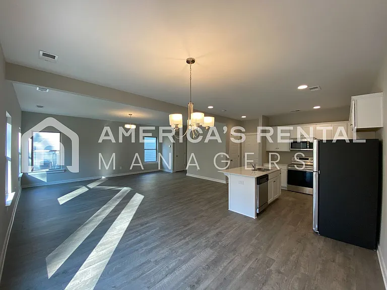 7940 Saint James Dr — Photo 12