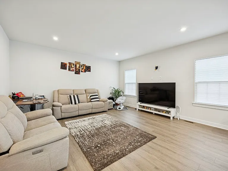 243 Chastain Dr — Photo 23