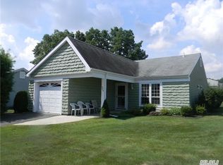 586 Kingston Dr, Ridge, NY 11961