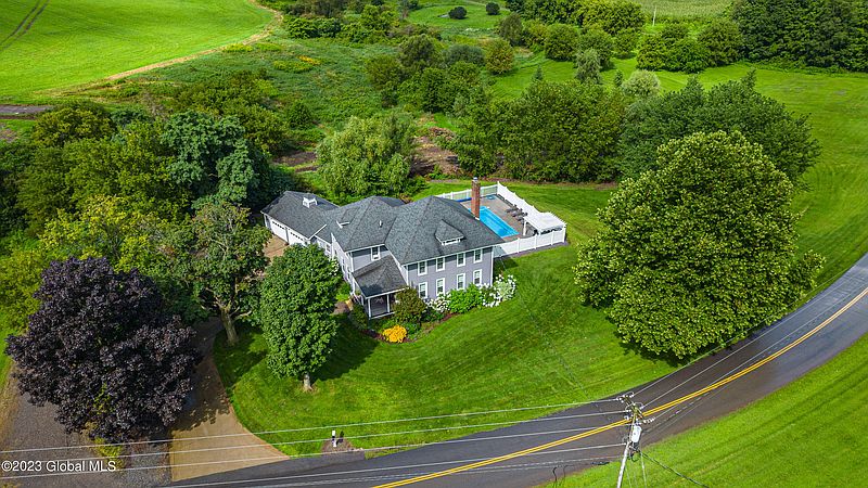 3rd image of 633 River Road
