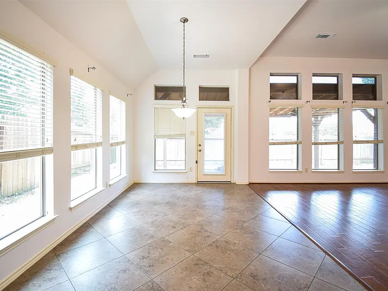 1511 Eden Meadows Dr — Photo 14