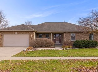 1120 Oxford Cir, Sycamore, IL 60178