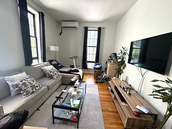 3rd image of 1223 Astoria Blvd APT 2R
