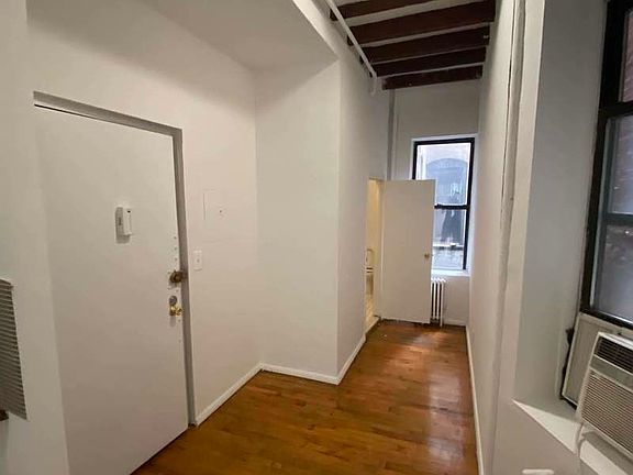 4th image of 223 E 10th St #3N