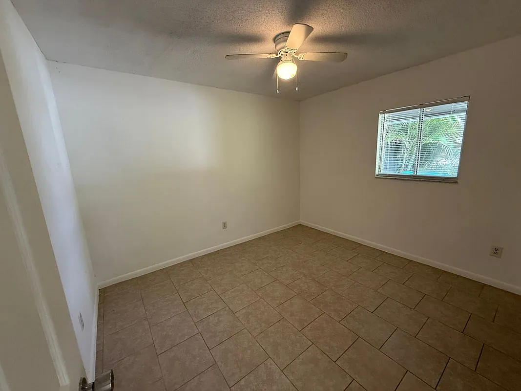 2 bed, 1.0 bath, 1100 sqft, $1,400 — Photo 4