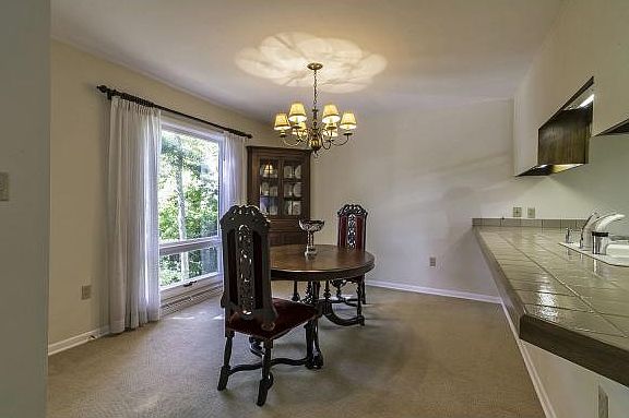 5th image of 101 Arlington Ave #101