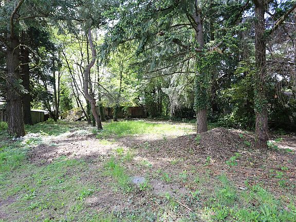 2nd image of 5724 SE Flavel Dr