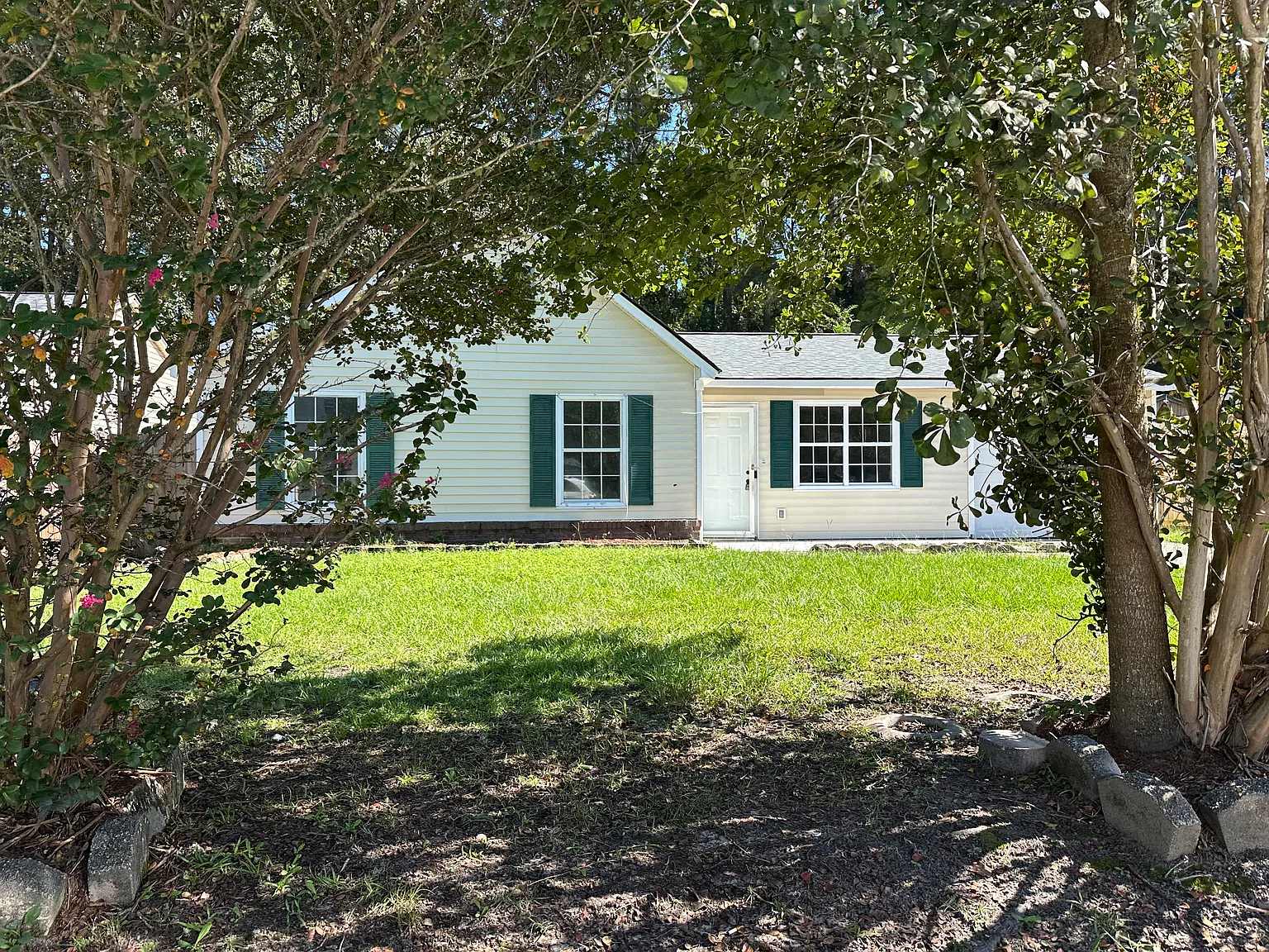3 bed, 1074 sqft, $2,200 — Photo 2