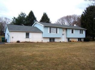 141 Emerson Dr, Carlisle, PA 17015