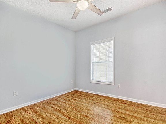3rd image of 5840 Longwood Dr Unit 203