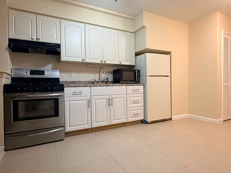 1408 Astor Ave #1 — Photo 2