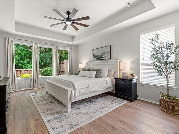4th image of 162 Climbing Oaks Pl