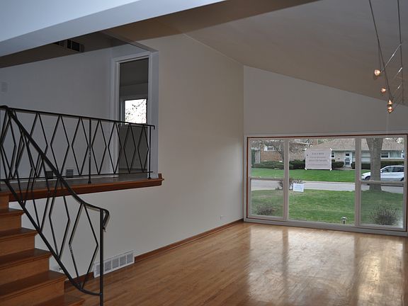 3rd image of 7343 N Kenneth Ave