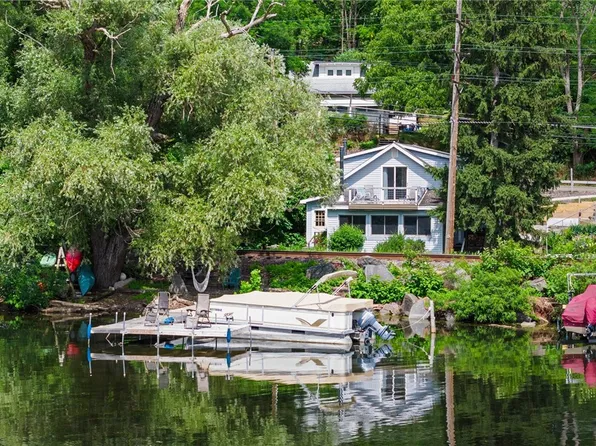 926 E Shore Dr, Ithaca, NY 14850
