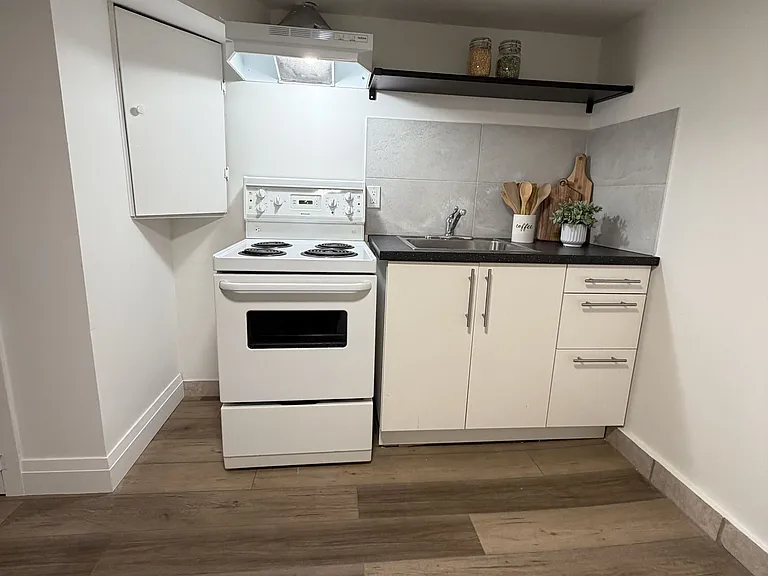 71 Vernon St #BASEMENT — Photo 11