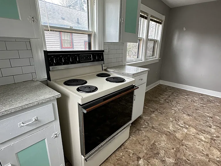 829 Miller Ave — Photo 23