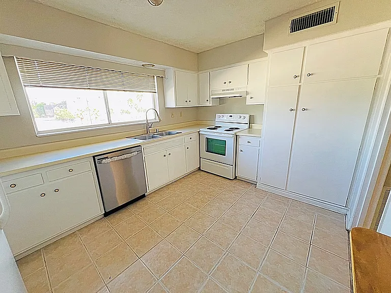 356 E Desert Inn Rd #222 — Photo 4