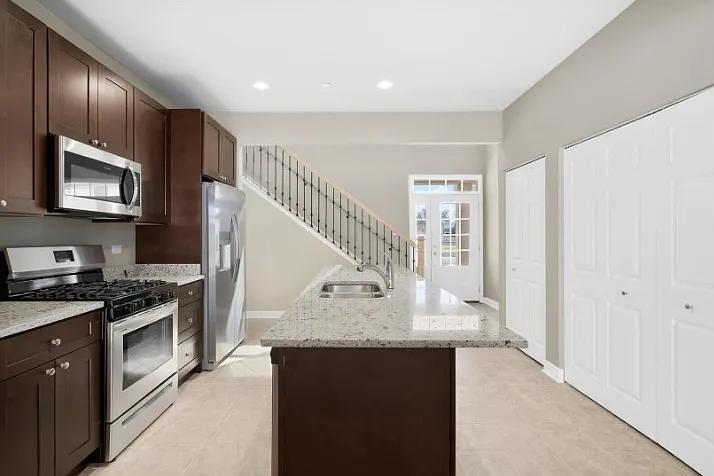 3 bed, 2.5 bath, 1899 sqft, $3,500 — Photo 2