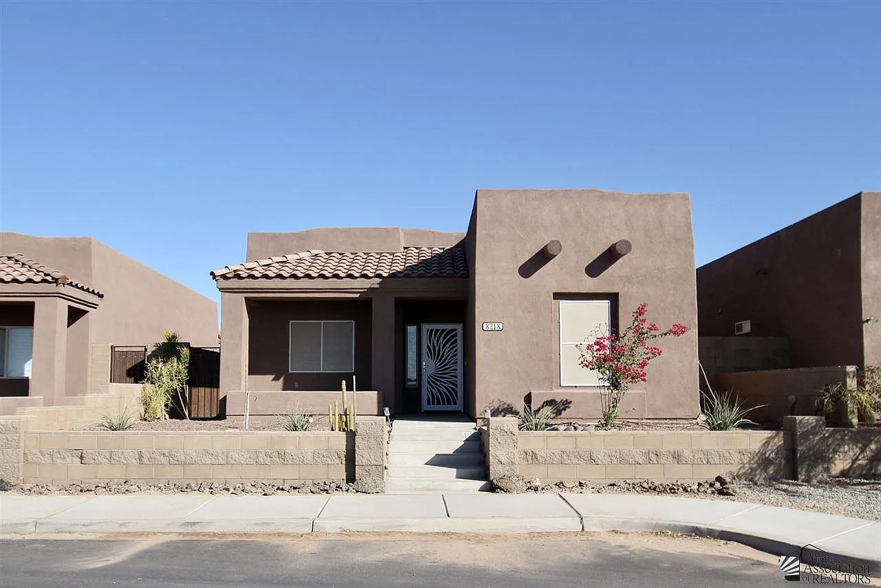3 bed, 2.0 bath, 1564 sqft, $2,000 — Photo 1