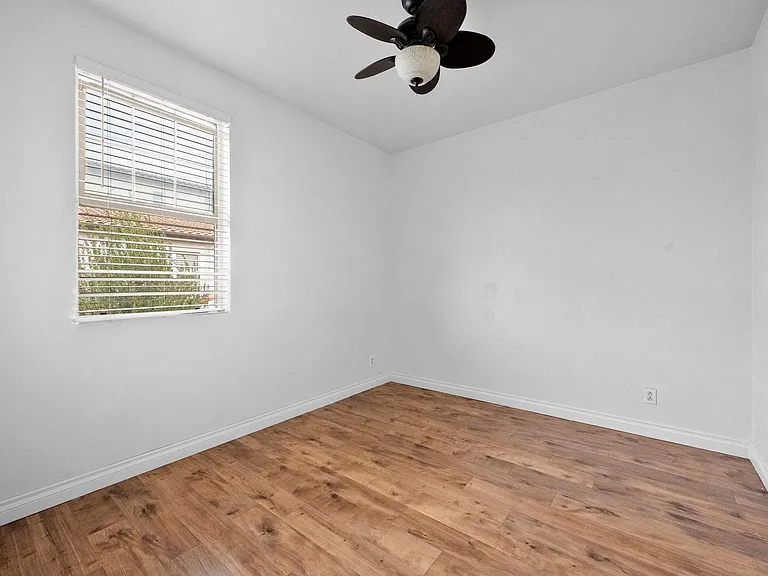 3261 S Westmont Ln #4 — Photo 18